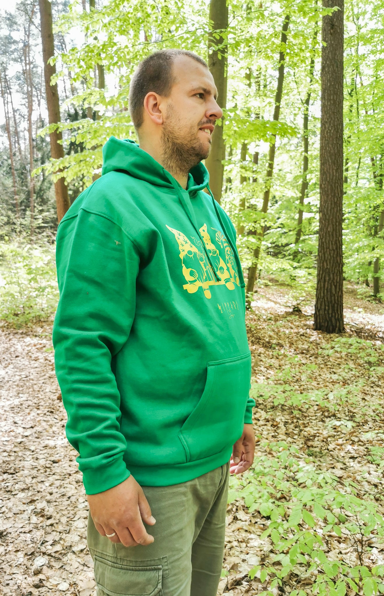 Unisex Hoodie mit Kiffende Zwerge in grün